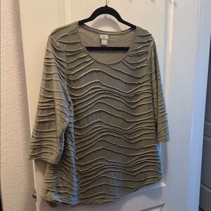 Chico’s olive  green textured 3/4 sleeve scoop neck tunic tee 2 (US 12/14)